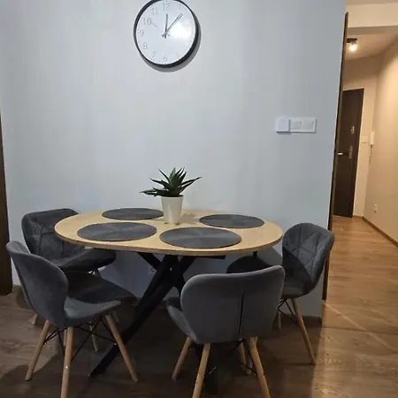 Loppet Apartament *