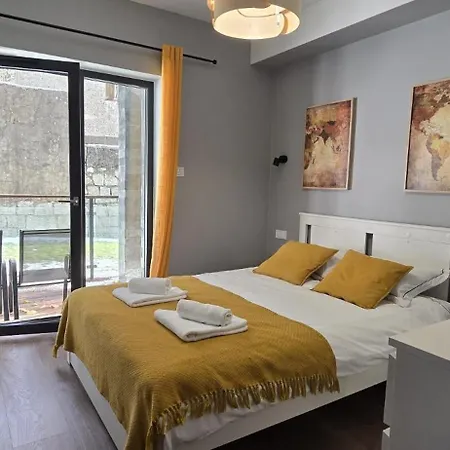 Loppet Apartament *